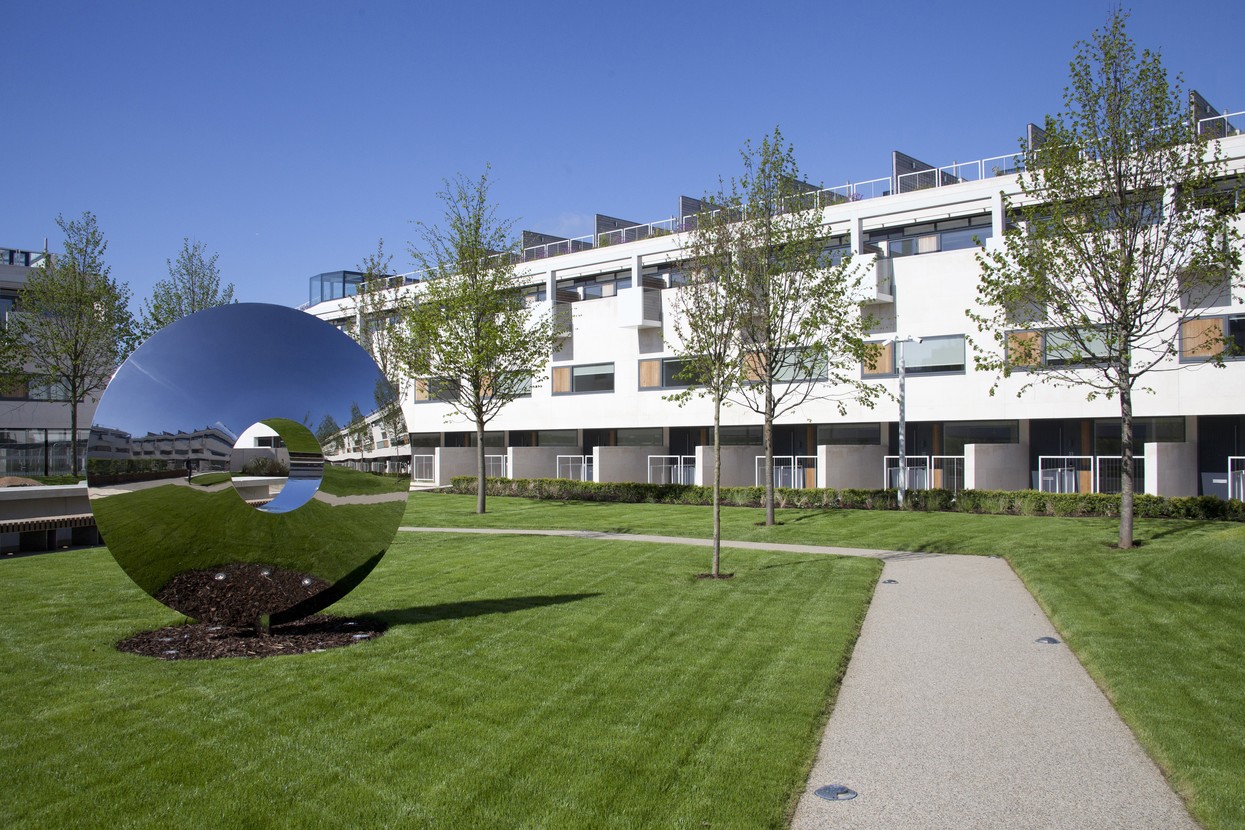 Gabriel Square i udkanten af London med Krone Vinduer