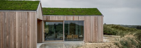 Dejligt sommerhus med KORNE vinduer